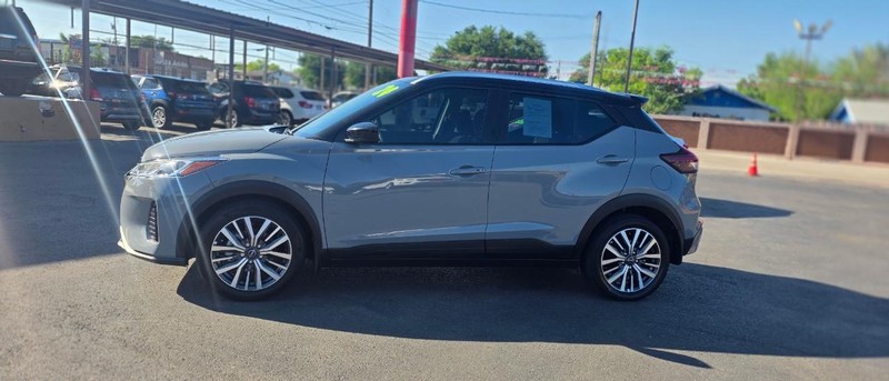 Nissan Kicks Vehicle Full-screen Gallery Image 4