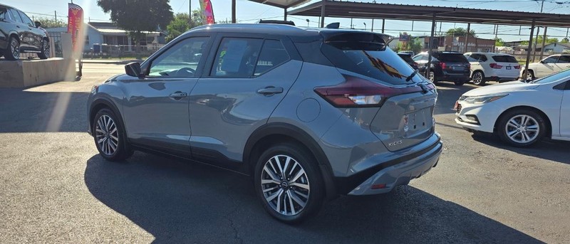 Nissan Kicks Vehicle Full-screen Gallery Image 6