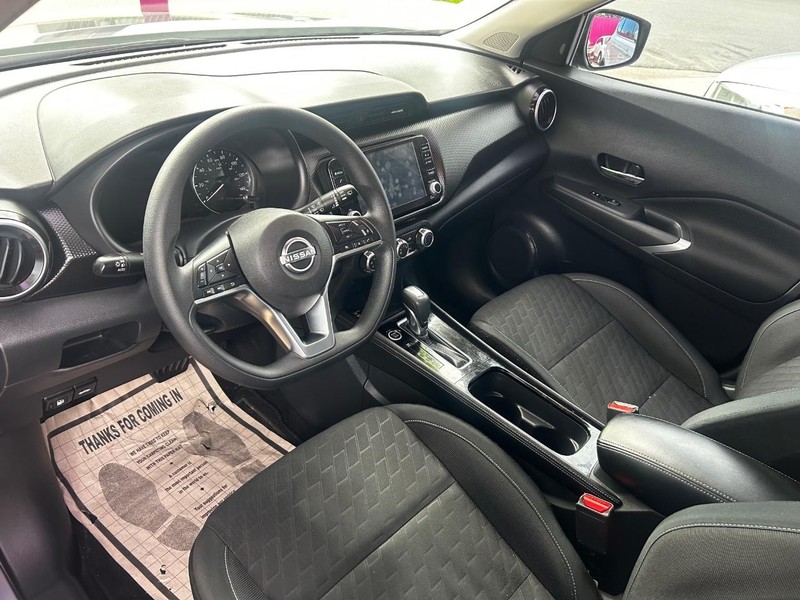 Nissan Kicks Vehicle Full-screen Gallery Image 8