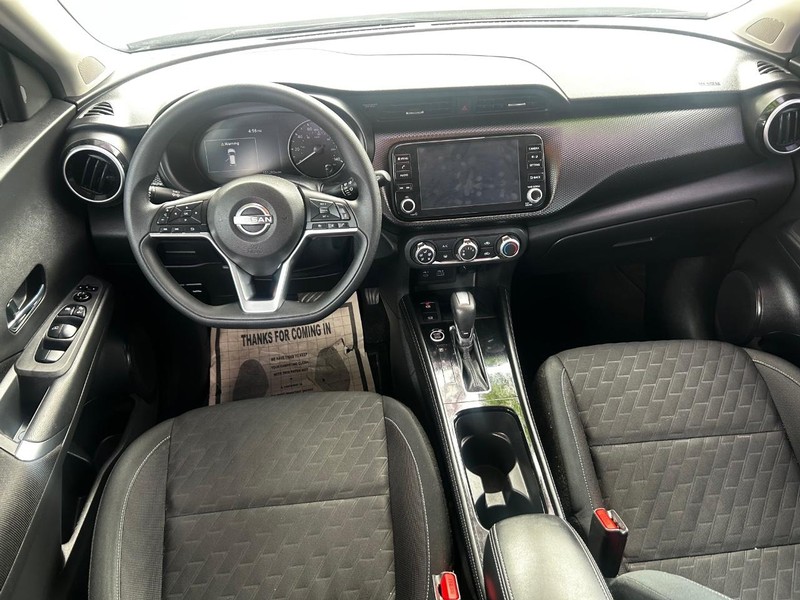Nissan Kicks Vehicle Full-screen Gallery Image 9
