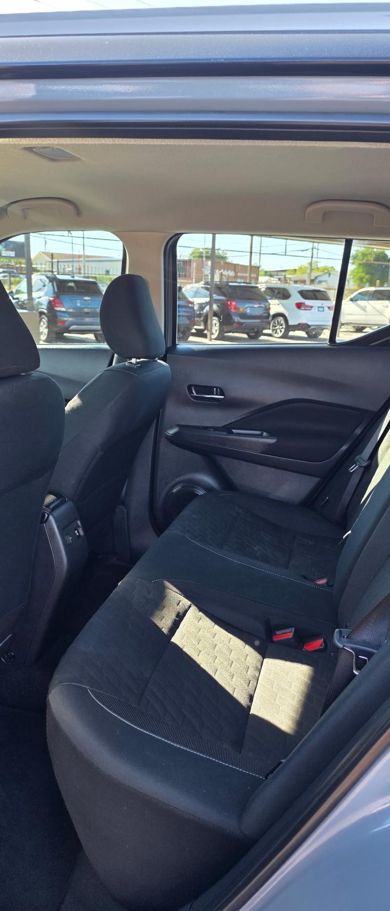 Nissan Kicks Vehicle Full-screen Gallery Image 10