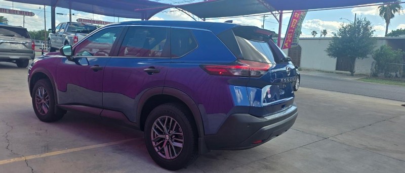 Nissan Rogue Vehicle Full-screen Gallery Image 4