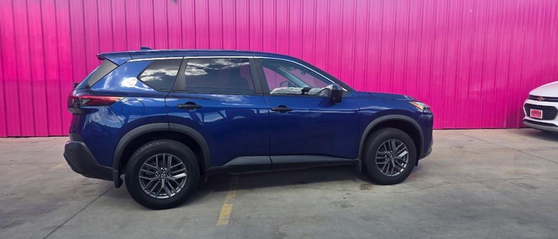Nissan Rogue Vehicle Full-screen Gallery Image 6