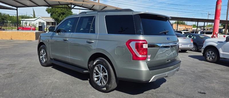 Ford Expedition Vehicle Full-screen Gallery Image 4