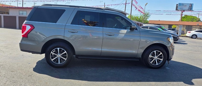 Ford Expedition Vehicle Full-screen Gallery Image 6