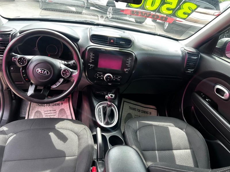 Kia Soul Vehicle Full-screen Gallery Image 4
