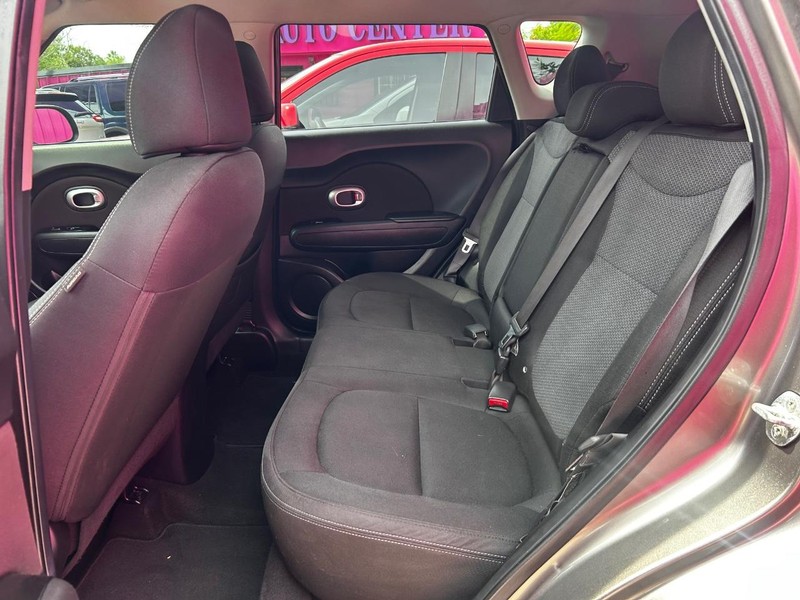 Kia Soul Vehicle Full-screen Gallery Image 5