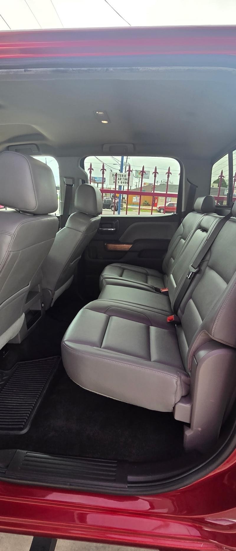 Chevrolet Silverado 1500 Vehicle Full-screen Gallery Image 7