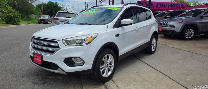 Ford Escape Vehicle Full-screen Gallery Image 2