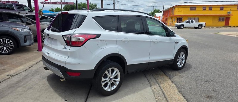 Ford Escape Vehicle Full-screen Gallery Image 5