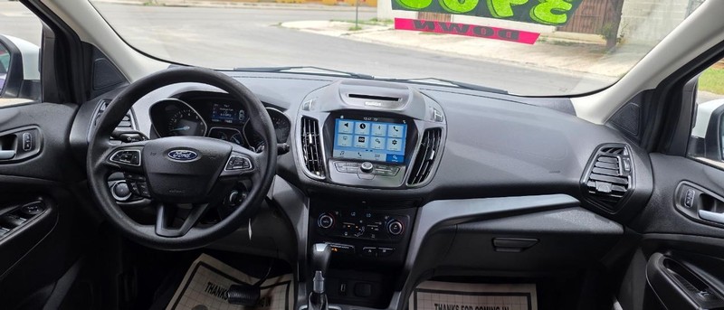 Ford Escape Vehicle Full-screen Gallery Image 6