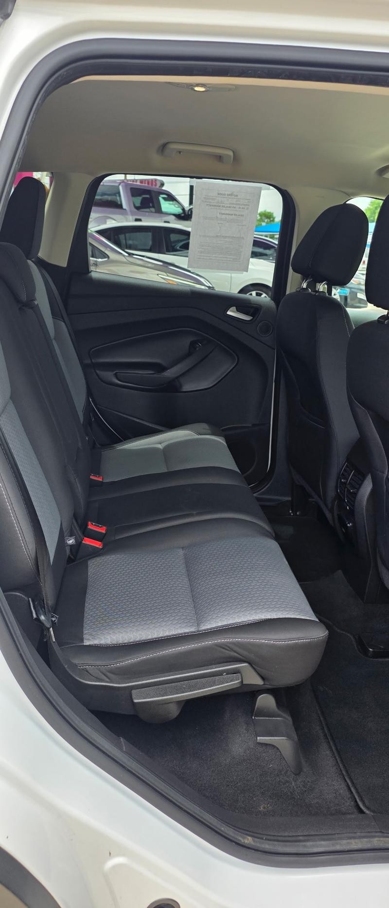 Ford Escape Vehicle Full-screen Gallery Image 7