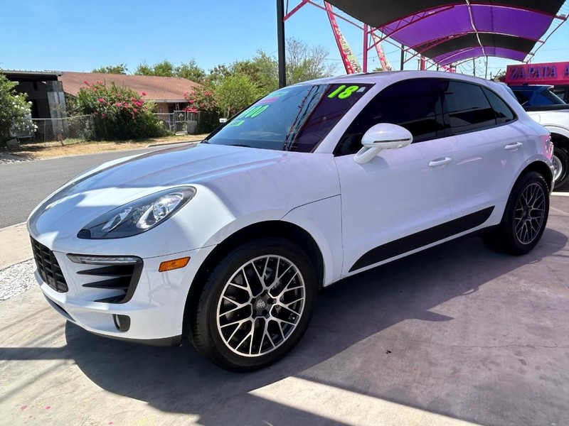 Porsche Macan Vehicle Full-screen Gallery Image 2