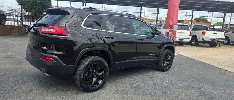 Jeep Cherokee Vehicle Full-screen Gallery Image 2