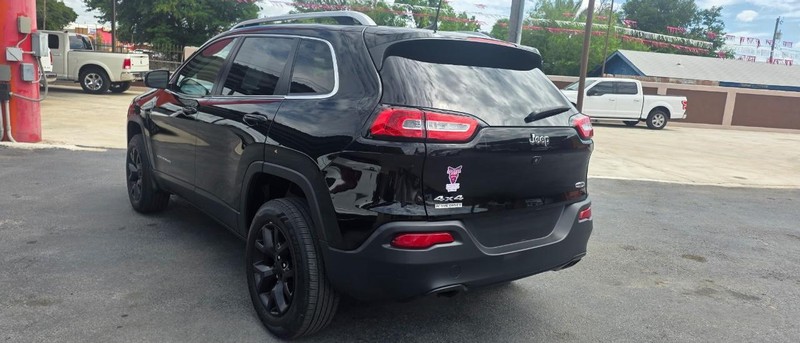 Jeep Cherokee Vehicle Full-screen Gallery Image 3