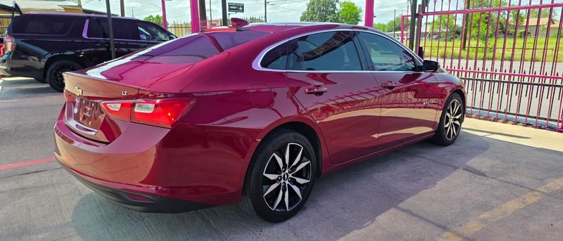 Chevrolet Malibu Vehicle Full-screen Gallery Image 2