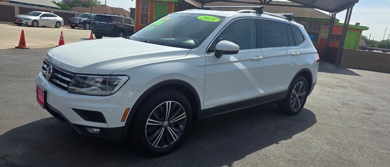 Volkswagen Tiguan Vehicle Full-screen Gallery Image 3