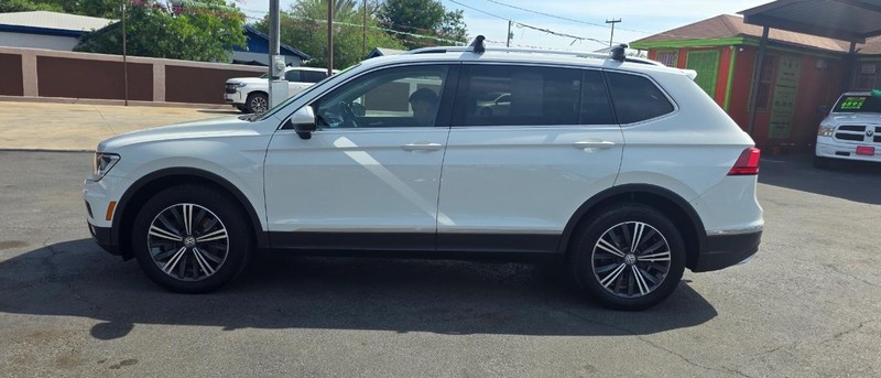 Volkswagen Tiguan Vehicle Full-screen Gallery Image 4