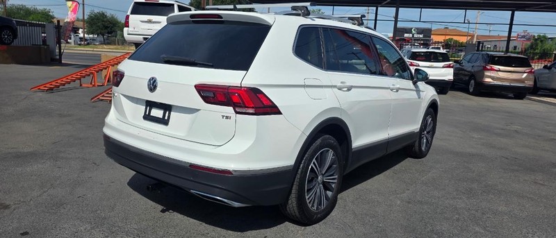 Volkswagen Tiguan Vehicle Full-screen Gallery Image 5
