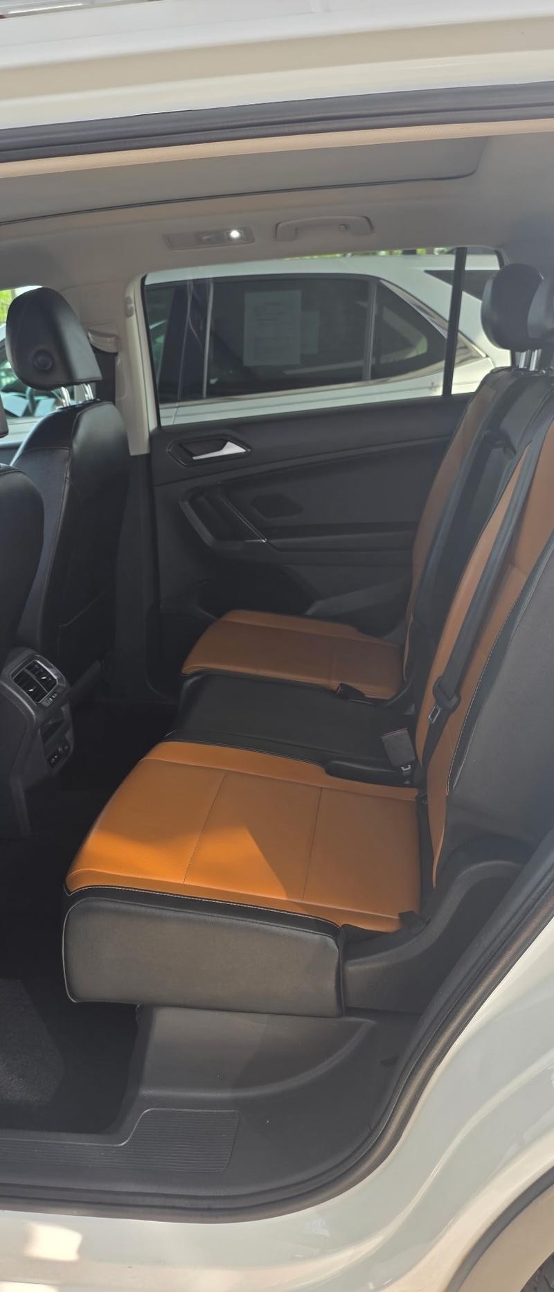 Volkswagen Tiguan Vehicle Full-screen Gallery Image 7