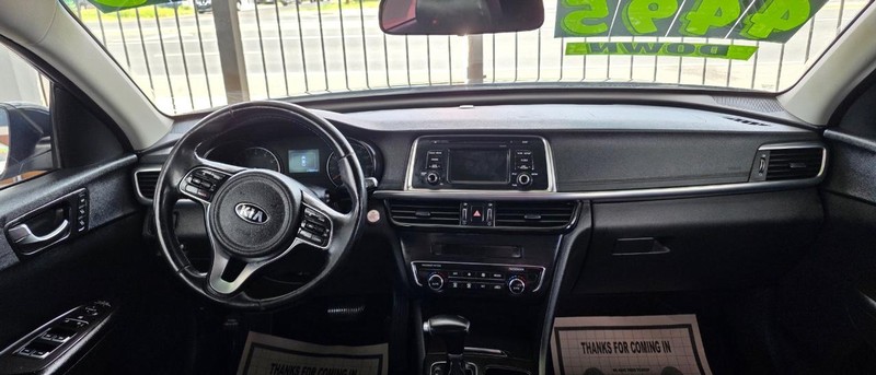 Kia Optima Vehicle Full-screen Gallery Image 4