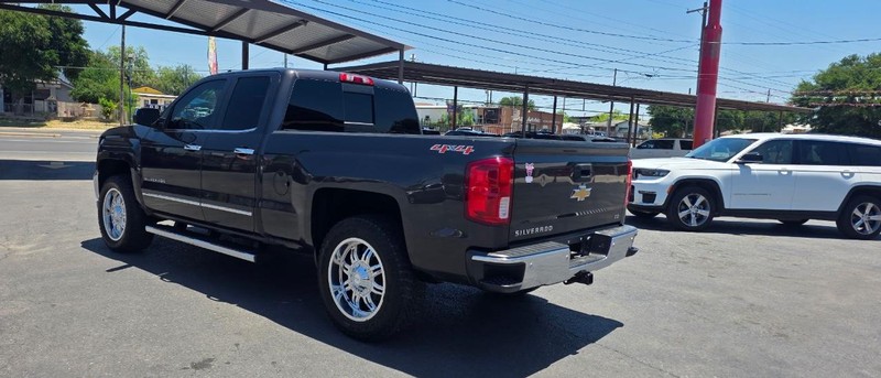 Chevrolet Silverado 1500 Vehicle Full-screen Gallery Image 4