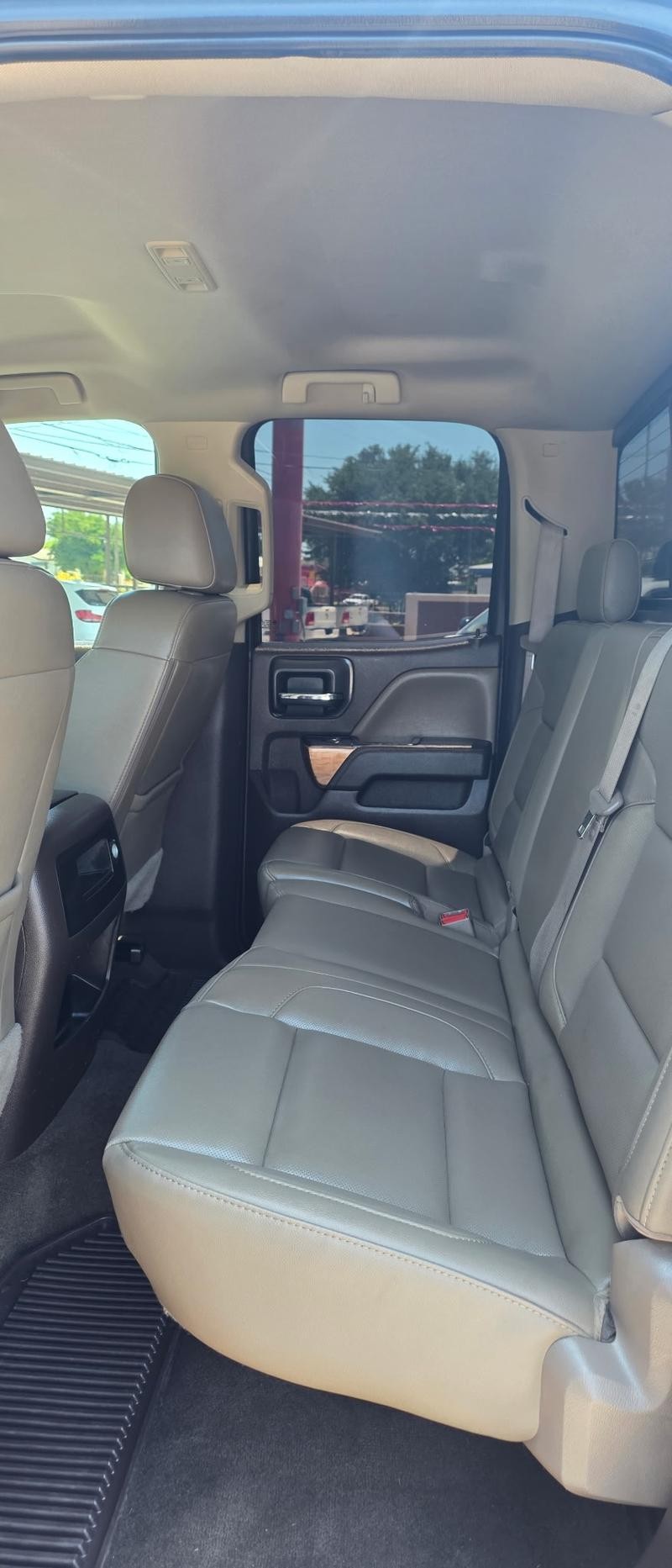 Chevrolet Silverado 1500 Vehicle Full-screen Gallery Image 8