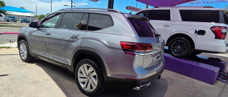 Volkswagen Atlas Vehicle Full-screen Gallery Image 3