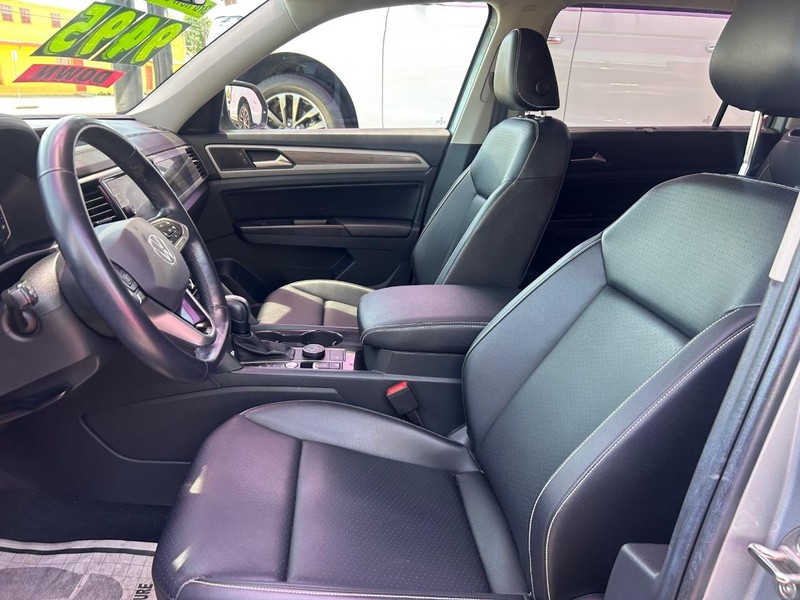 Volkswagen Atlas Vehicle Full-screen Gallery Image 6
