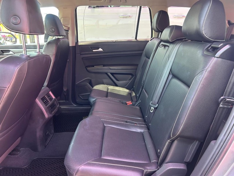 Volkswagen Atlas Vehicle Full-screen Gallery Image 8