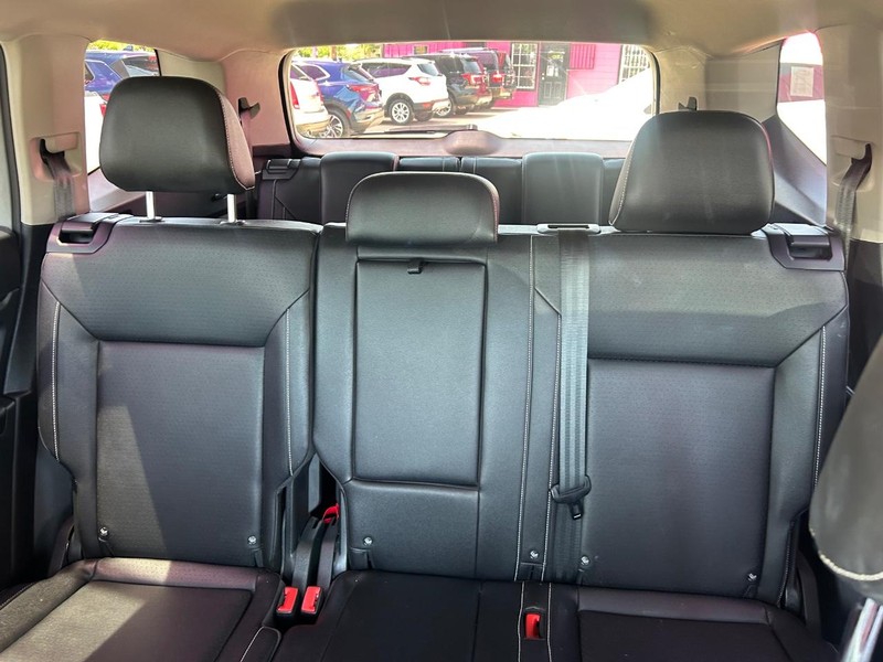 Volkswagen Atlas Vehicle Full-screen Gallery Image 9