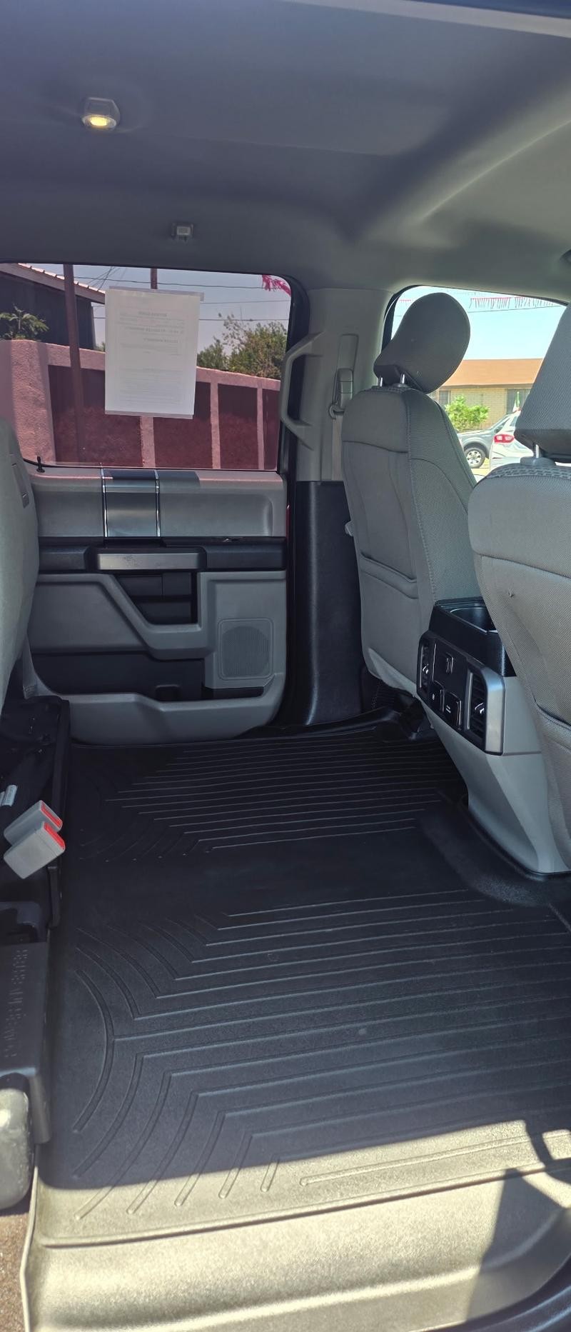 Ford F-150 Vehicle Full-screen Gallery Image 7
