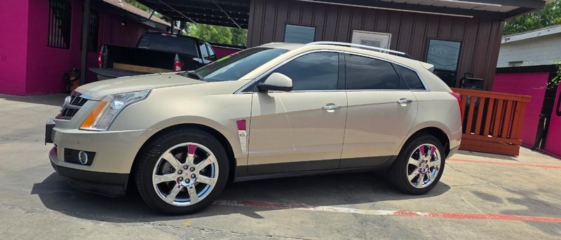 Cadillac SRX Vehicle Full-screen Gallery Image 3