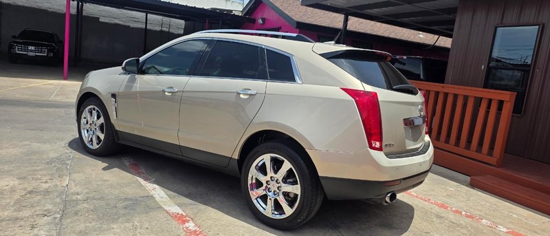Cadillac SRX Vehicle Full-screen Gallery Image 4