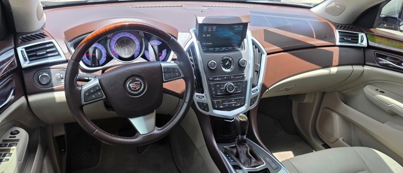 Cadillac SRX Vehicle Full-screen Gallery Image 7