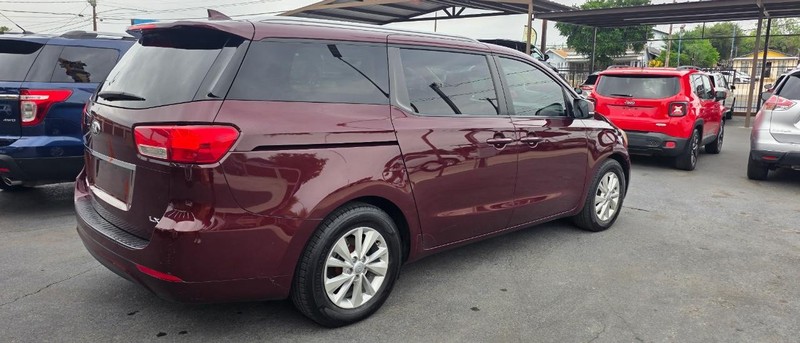 Kia Sedona Vehicle Full-screen Gallery Image 3