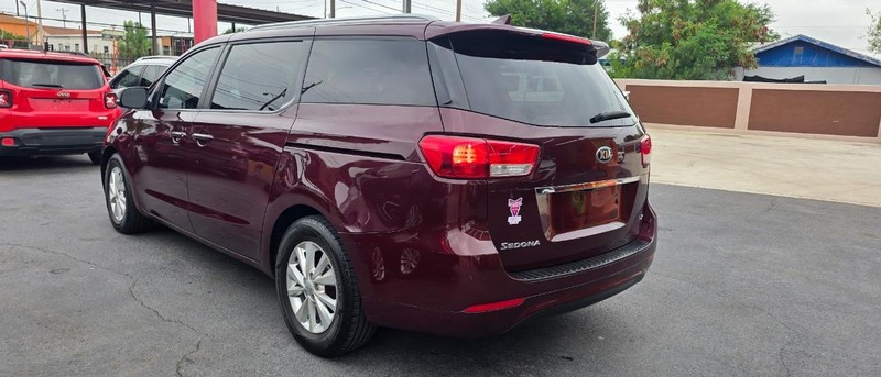 Kia Sedona Vehicle Full-screen Gallery Image 5