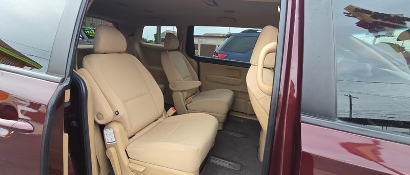 Kia Sedona Vehicle Full-screen Gallery Image 7