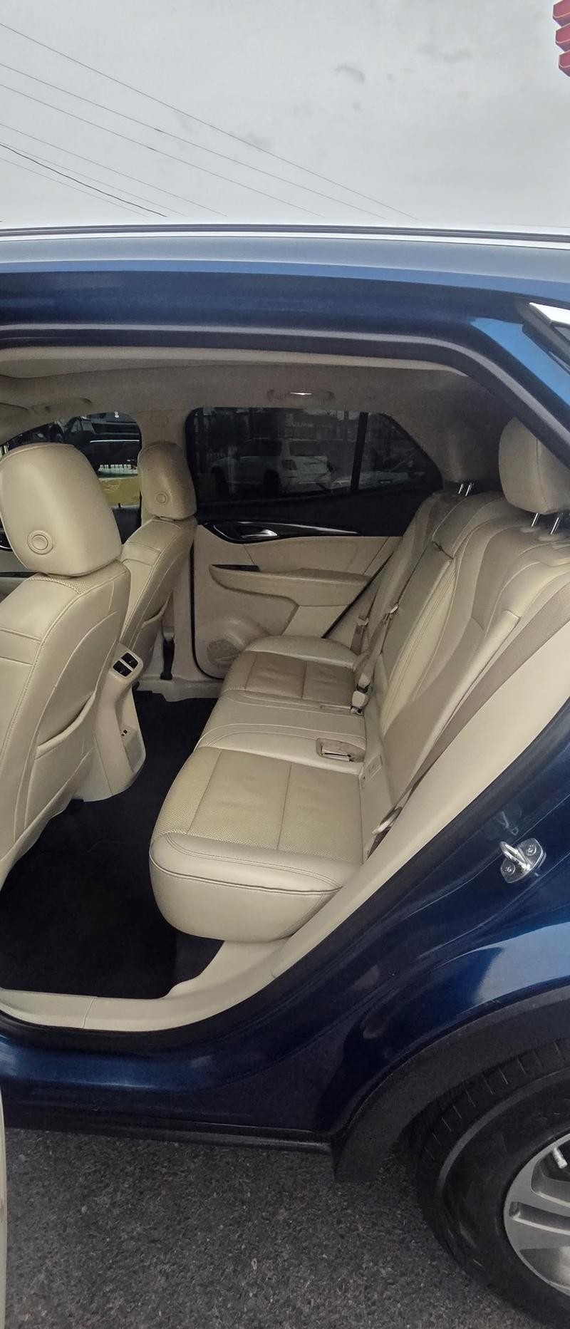 Buick Envision Vehicle Full-screen Gallery Image 11