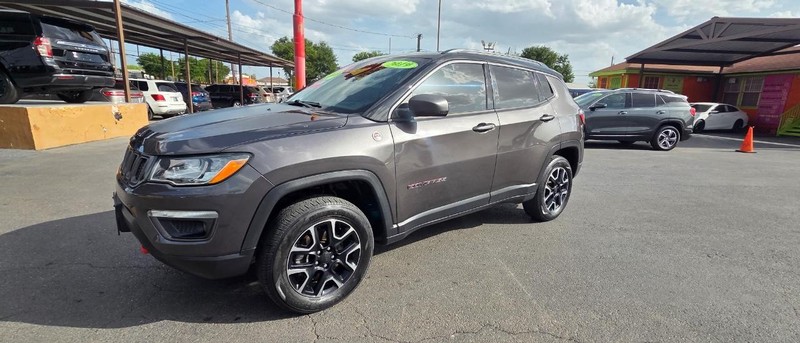 Jeep Compass Vehicle Full-screen Gallery Image 2