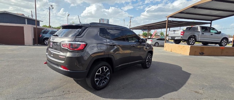 Jeep Compass Vehicle Full-screen Gallery Image 3