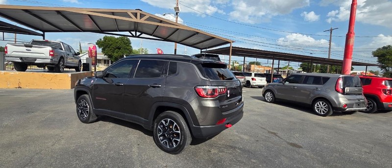 Jeep Compass Vehicle Full-screen Gallery Image 6