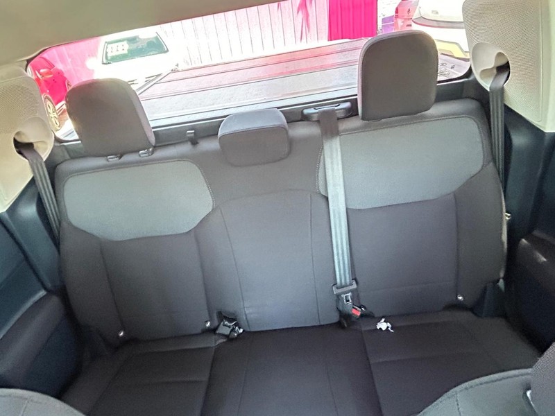 Ford Maverick Vehicle Full-screen Gallery Image 5