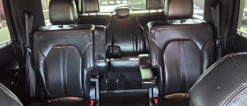 Ford Expedition Vehicle Full-screen Gallery Image 7