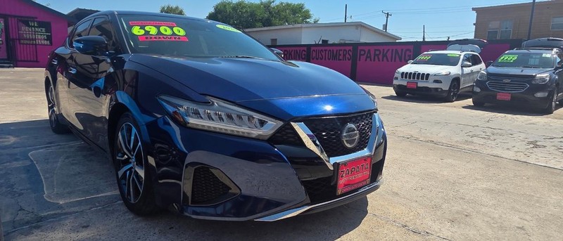 Nissan Maxima Vehicle Full-screen Gallery Image 2