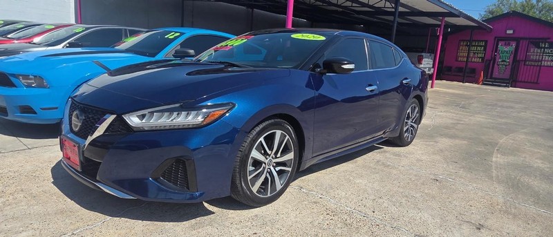Nissan Maxima Vehicle Full-screen Gallery Image 3