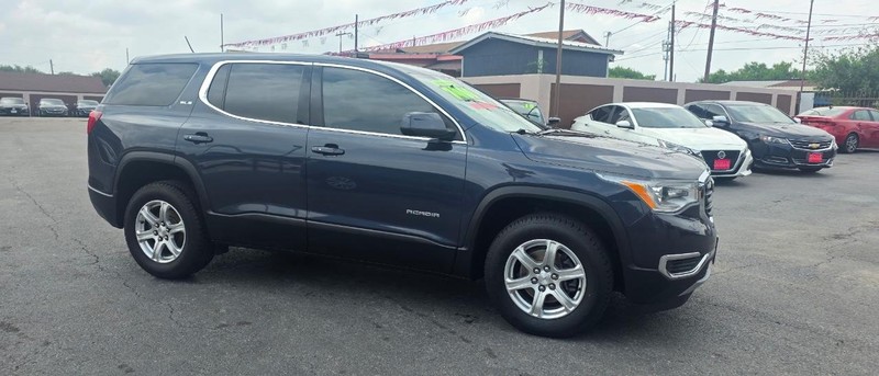 GMC Acadia Vehicle Full-screen Gallery Image 2