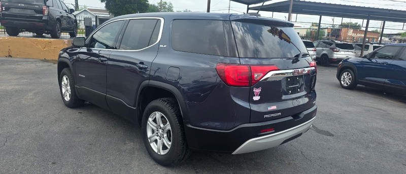 GMC Acadia Vehicle Full-screen Gallery Image 6