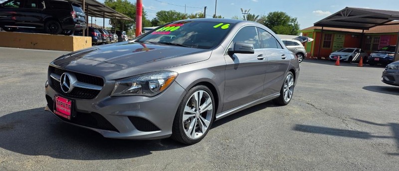 Mercedes-Benz CLA Vehicle Full-screen Gallery Image 2