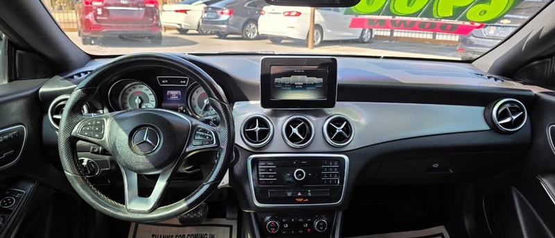 Mercedes-Benz CLA Vehicle Full-screen Gallery Image 6
